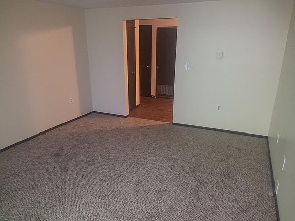2nd image of 1811 Treetop Dr APT 1B