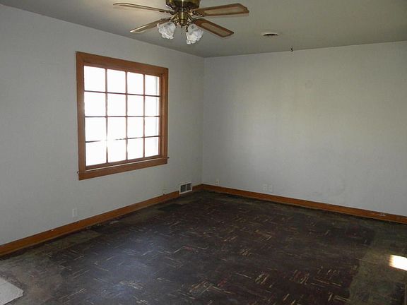 4th image of 2625 Avenue F