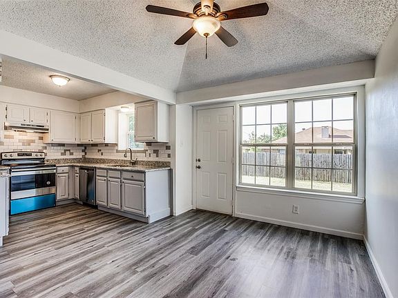 4th image of 640 Rose Hill Ln