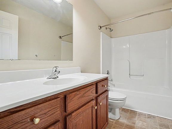 4th image of 65 Meade Dr