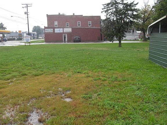 4th image of 790 E Division St