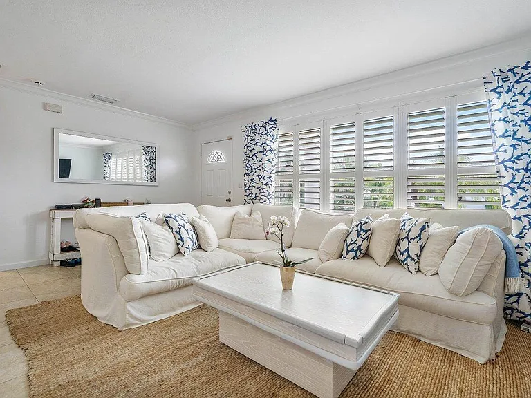 125 Gregory Pl — Photo 3