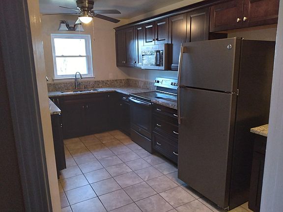 3rd image of 2104 Montreat Ln APT A