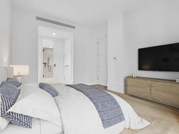 310 East 86th Street image 4 of 16