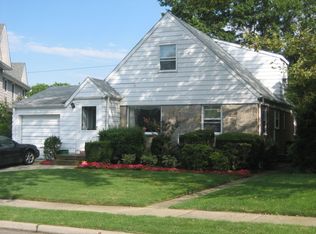 110 Devonshire Dr, New Hyde Park, NY 11040