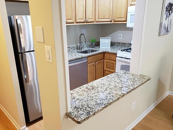 3rd image of 6001 Arlington Blvd APT 507