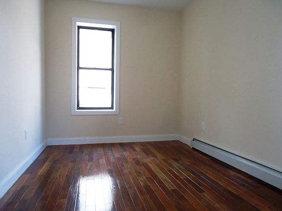 4th image of 428 Marion St