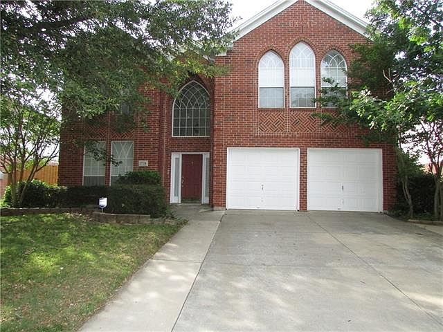 1st image of 2724 Lakeside Dr
