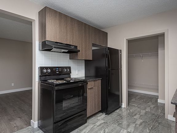 3rd image of 10885 146th St NW #1444237