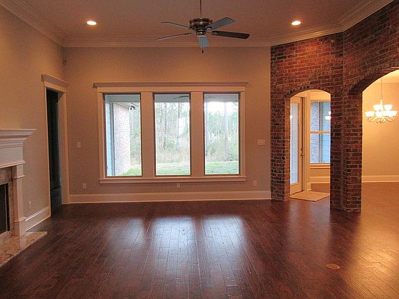 4th image of 1917 Augusta Way