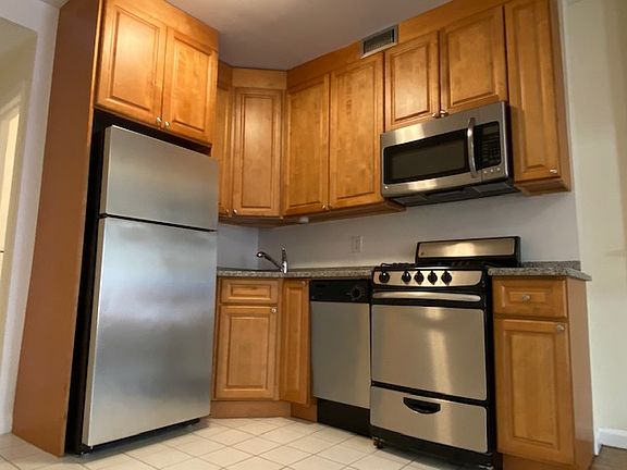 3rd image of 49 W 55th St #5