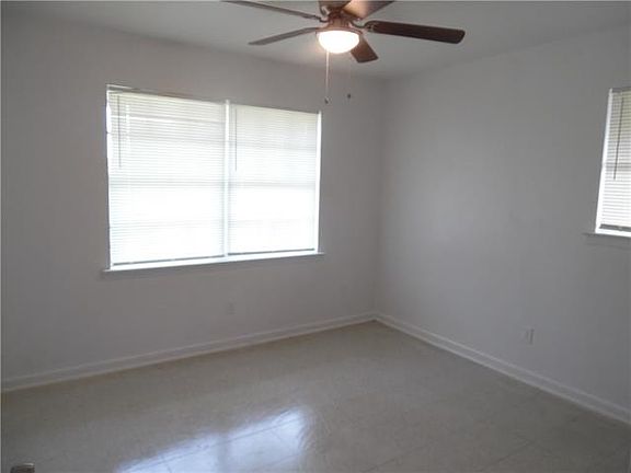 4th image of 512 Oriole St
