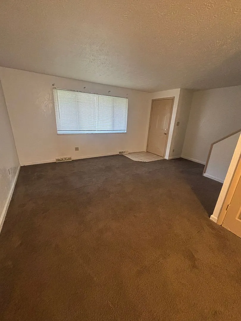 2bd/1.5b Townhome Cash Pay/Vouchers — Photo 1