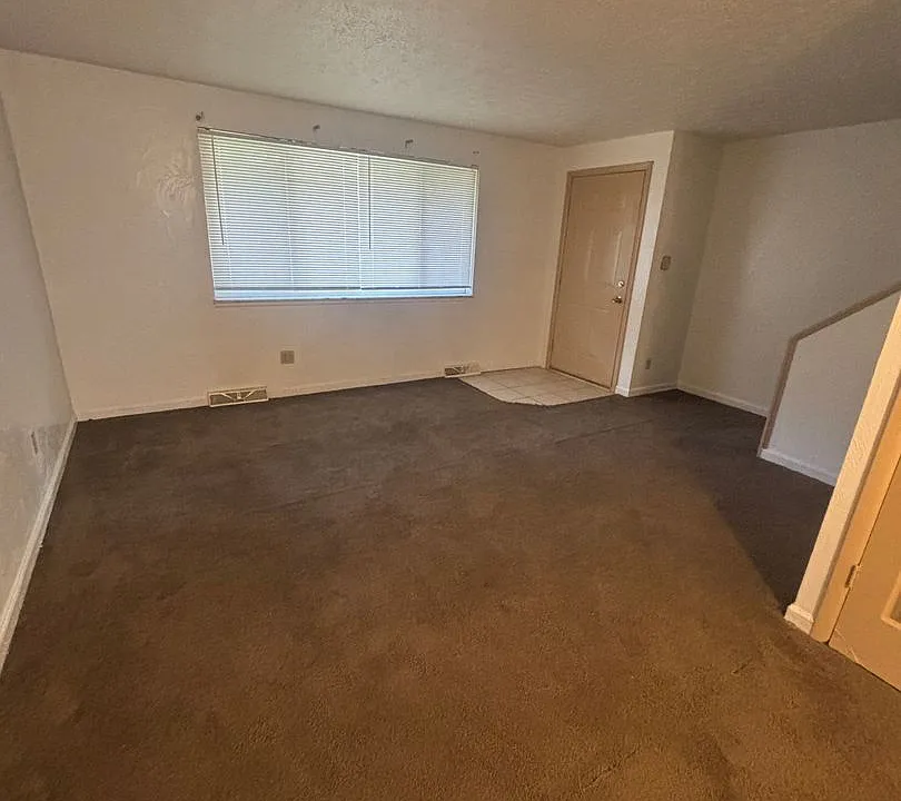 23823 Banbury Cir #5