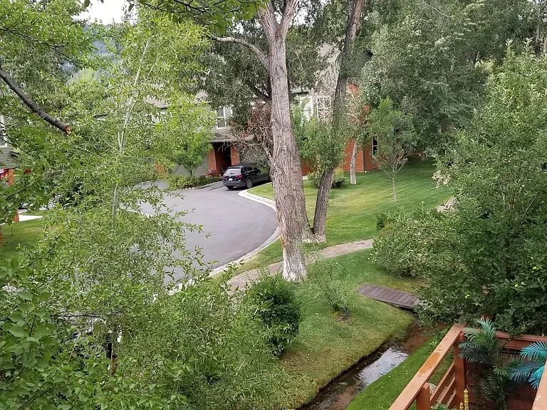 530 Evans Ct — Photo 29
