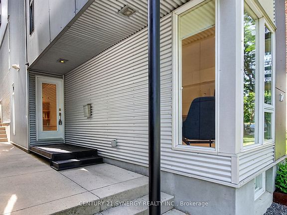 4th image of 24 Stonehurst Ave