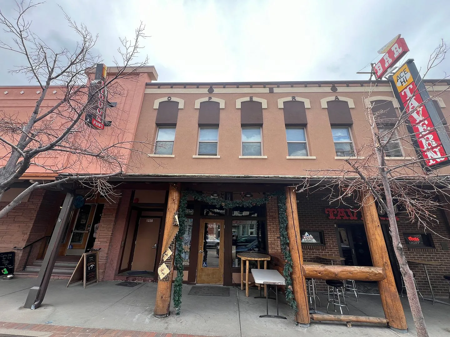 Studio Apartment in the Heart of Golden! — Photo 2