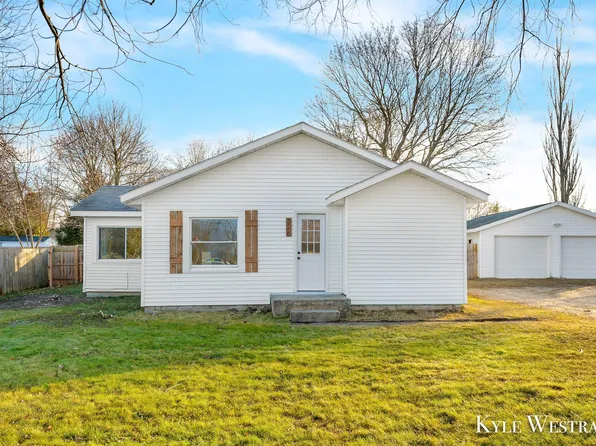 326 N State St, Sparta, MI 49345