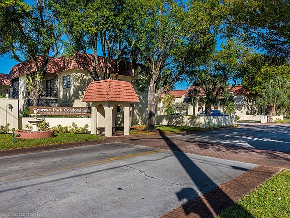 2nd image of 134 S Cypress Road #425