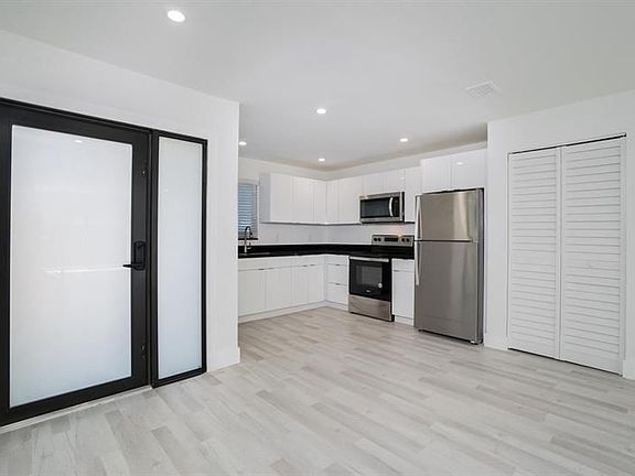 3rd image of 4307 NW 115th Ave Floor 4307