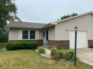 2135 Ivy Ct, Champaign, IL 61821