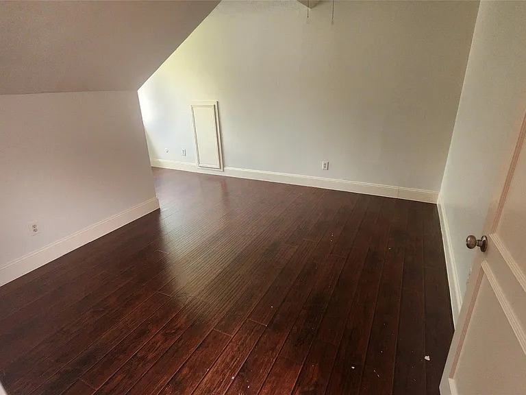 2127 Manor Green Dr — Photo 33