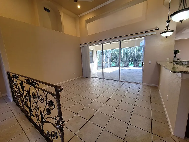 3323 SW 27th Pl — Photo 16