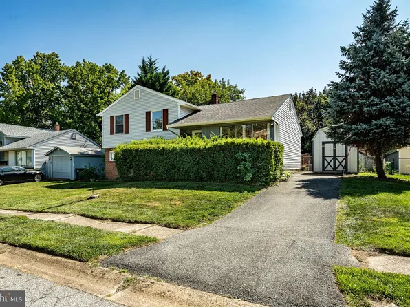 14 E Dickens Rd, Claymont, DE 19703