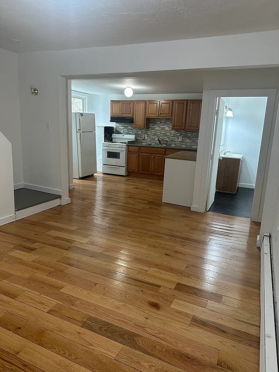 Building Photo - 509 Medford St #3