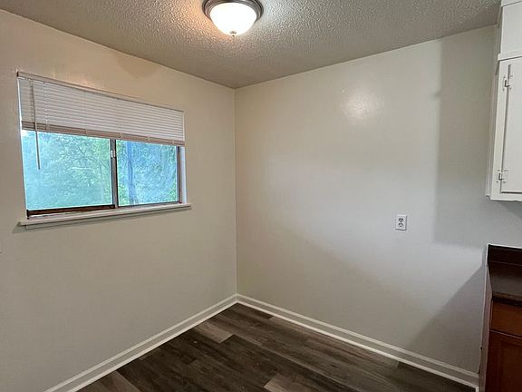 4th image of 317 Nix Dr APT 9
