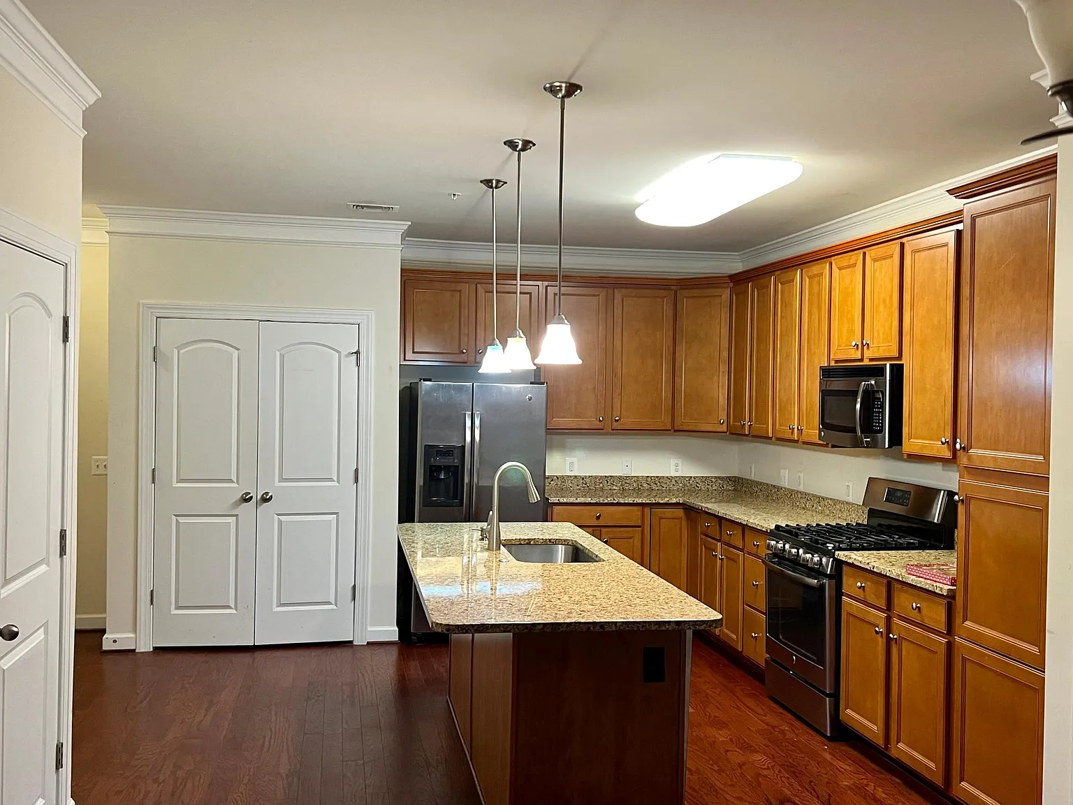 2 bed, 1148 sqft, $2,400 — Photo 3