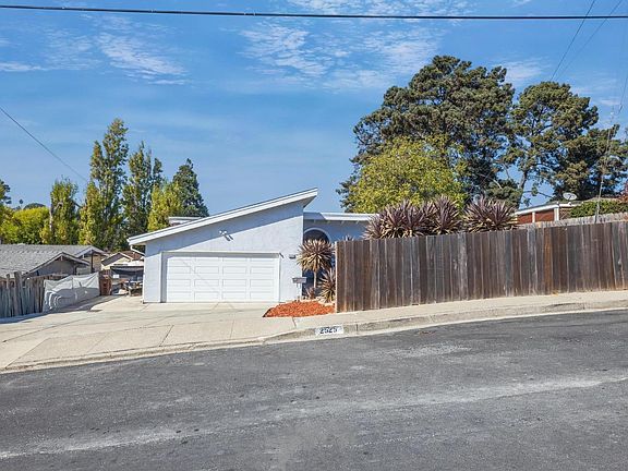 4th image of 2525 Kavanagh Road