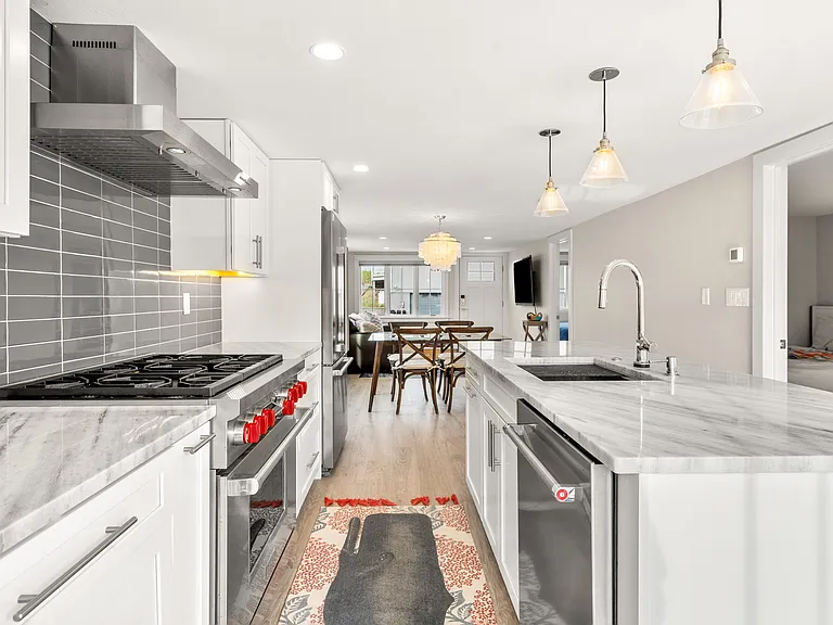 25 Northern Blvd — Photo 15