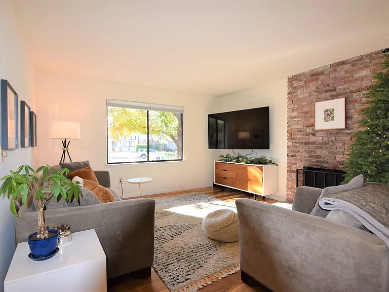 114 Melody Ct — Photo 4