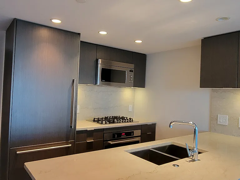 112 E 13th St #605 — Photo 13