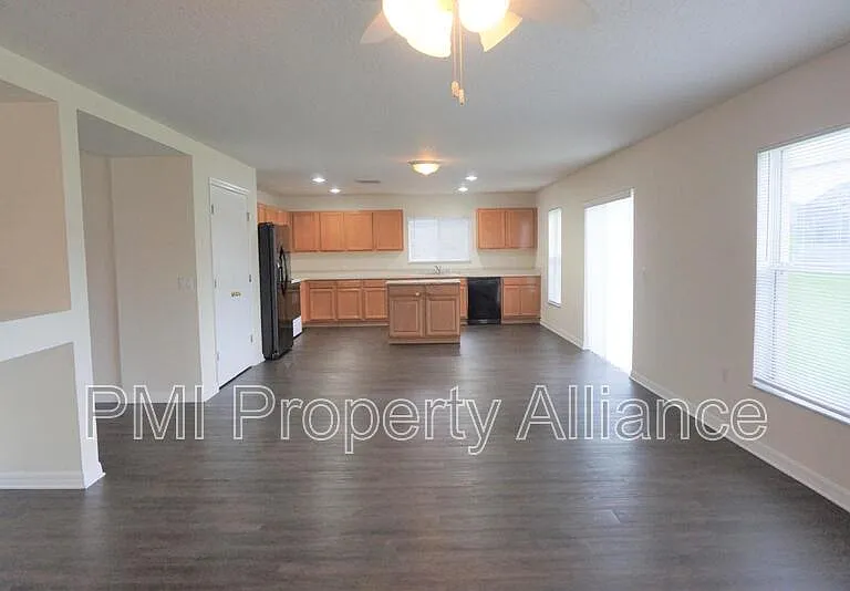 1153 Elderberry Dr — Photo 6