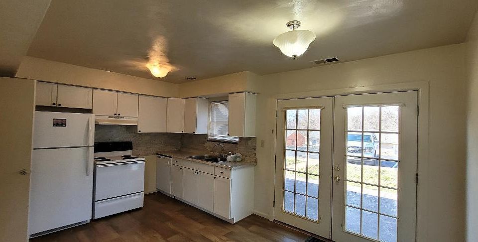 2nd image of 603 2nd St APT 8