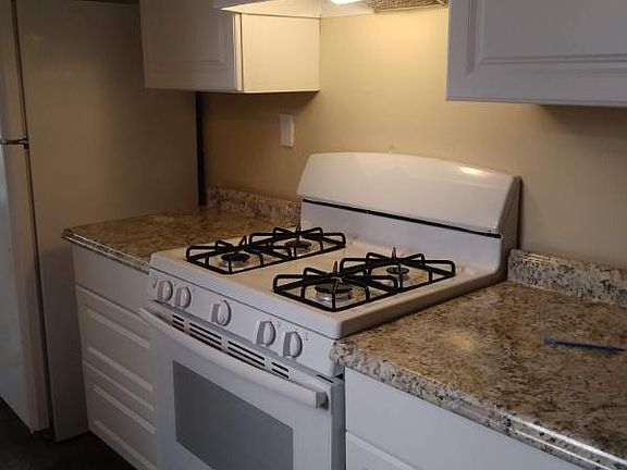 4th image of 11 Oakwood Ave