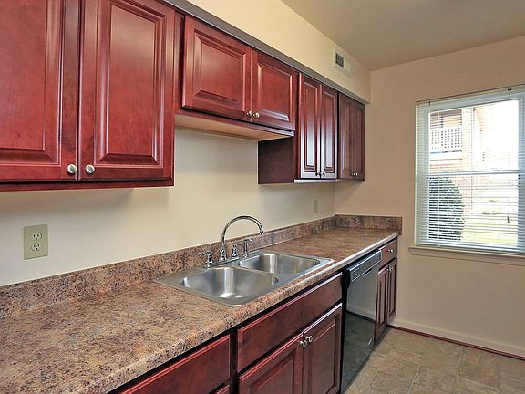 3rd image of 21 Belles Cove Dr APT D