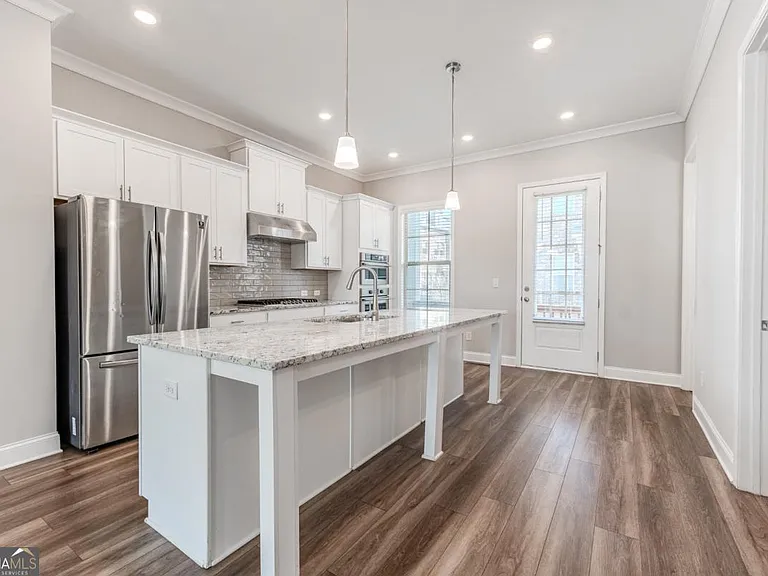 5051 Pinckney Ln — Photo 12