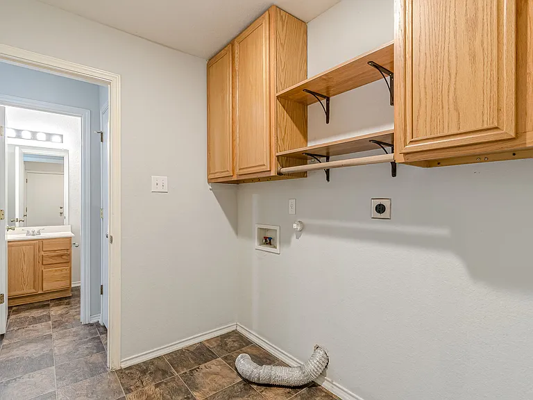 164 Springtree Holw — Photo 18