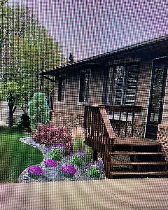303 Sagehorn Dr, Hartford SD