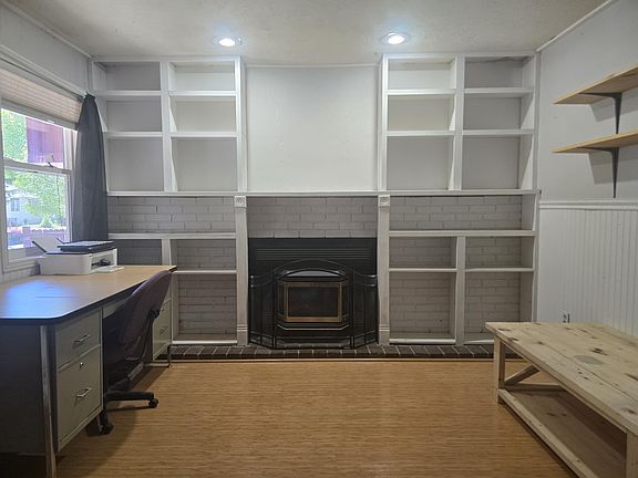 3rd image of 1020 Emerson St