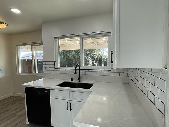 5th image of 23033 Lambourne Ct