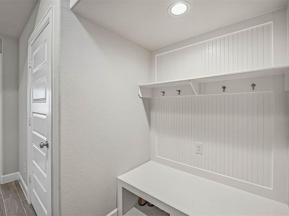 4th image of 3904 Centre Plains Way