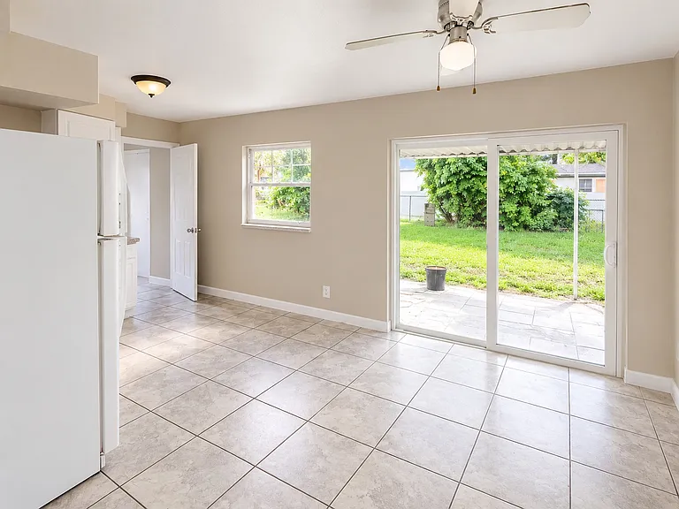 1776 N Meador Ct — Photo 3