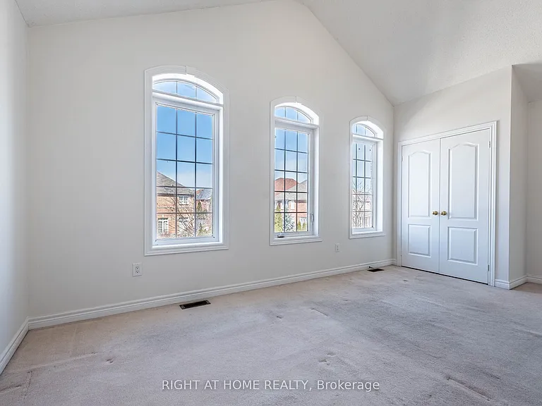 5441 Valhalla Cres — Photo 30