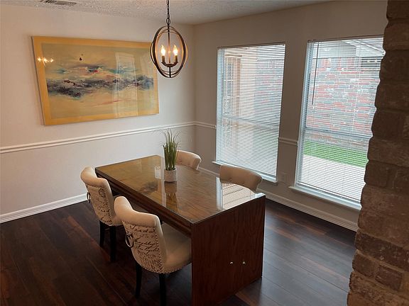3rd image of 2024 Hickory Glen Dr