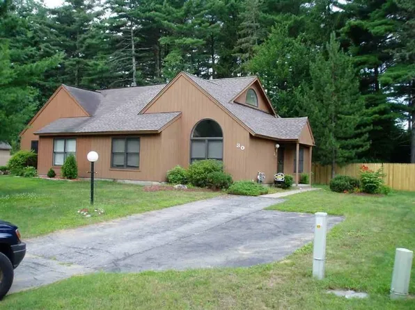 30 Queen Mary Dr, Queensbury, NY 12804