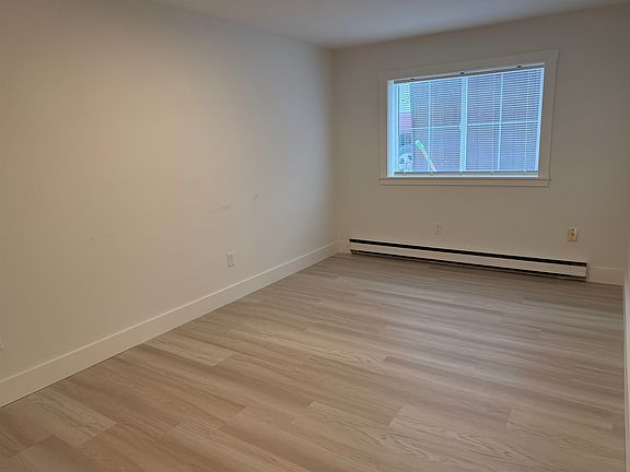 3rd image of 473 Maple St #1